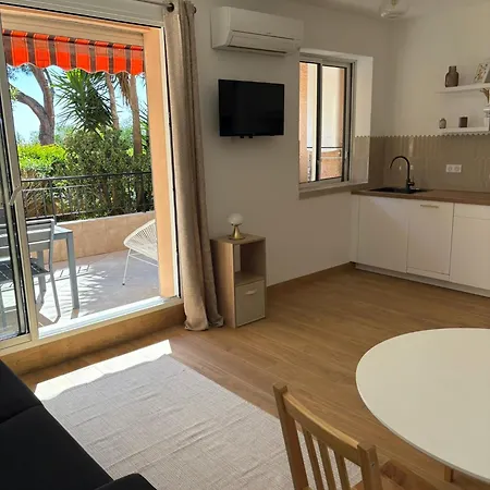 Apartmán T2, Route Des Sanguinaires A 100m De La De Marinella Ajaccio (Corsica)